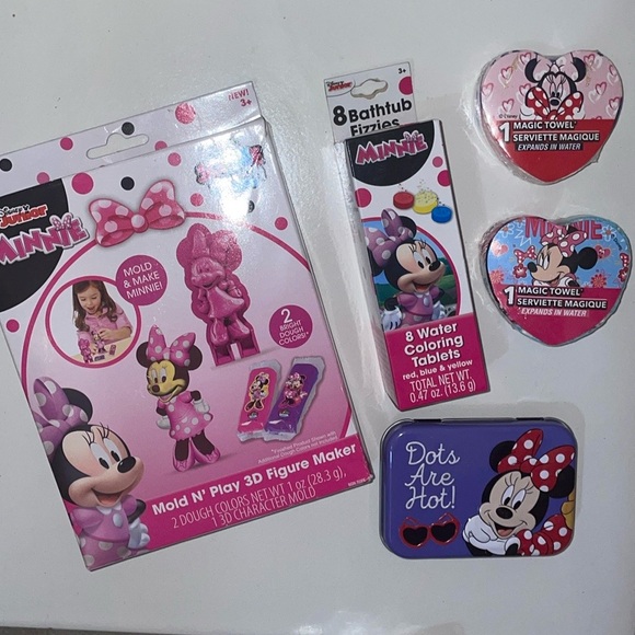 Minnie Mouse gift set 5 items all new Disney’s Minnie Mouse play set - Picture 2 of 6